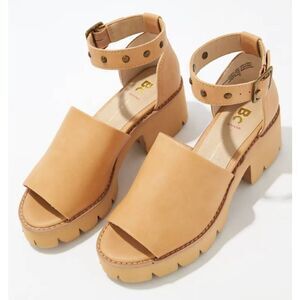 BC Footwear United Studs Tan Chunky Platform Sandals Size 7.5